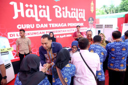 Wali Kota Eri Cahyadi dan Wakil Wali Kota Armuji Gelar Halal Bihalal Bersama Guru SD-SMP se-Surabaya