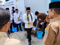 Peletakan Batu Pertama Rehab Total Masjid Agung Husnul Khatimah oleh Bupati Kotabaru