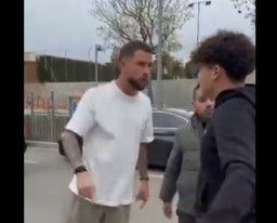 Turun dari Mobil, Pemain Barcelona Maki-Maki Fans