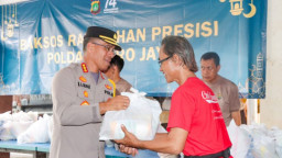 Baksos Ramadhan Presisi Polda Metro Jaya di Polrestro Jakarta Timur, Warga: Makasih Polisi