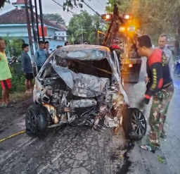 Mobil Brio Terbakar di Ponorogo, 2 Penumpang Tewas Terpanggang