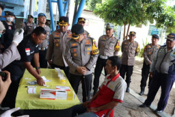 Polres Nganjuk Lakukan Tes Urin Acak Sopir Angkutan Umum, Upaya Jaga Keselamatan Penumpang