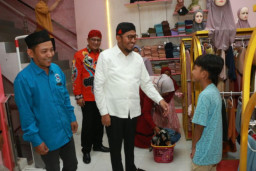 Berbagi Kebahagiaan, Bupati Sumenep bersama KJS Ajak Anak Yatim Belanja Baju Lebaran