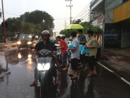 Bulan Penuh Berkah, PWI Sidoarjo Bagikan Takjil Gratis