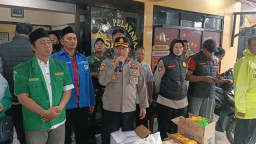 Polsek Krian bersama Organisasi Pemuda Lintas Iman, Bagikan 20 Ribu Takjil Gratis