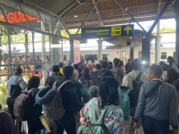 Stasiun KA Daop 8 Surabaya Dipadati Pemudik