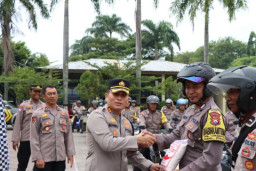 Polres Nganjuk Salurkan Ribuan Kantong Beras Zakat Fitrah yang Terkumpul dari Anggota