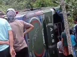 Rem Diduga Blong,  Bus Menuju Jakarta Terguling