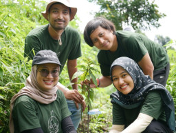 Kolaborasi Cargill dan Petani Lokal Dalam Pemantauan Konservasi 10,000 Pohon di Hutan Desa