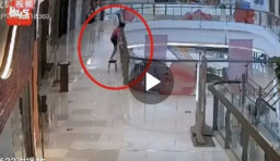 Rumah Disita Bank, Wanita Ini Nekat Meloncat dari Lantai Atas Pusat Perbelanjaan