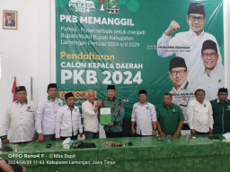 Didampingi Puluhan Tomas, Yuhronur Efendi Daftar Bacabup ke PKB