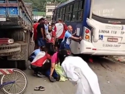 Rem Blong, Minibus Kehilangan Kendali, 5 Orang Tewas
