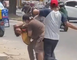 Baku Hantam Antara Tukang Parkir dengan Pengendara Motor di Medan Karena Masalah Uang Parkir