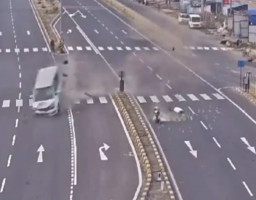 Kehilangan Kendali, SUV Tabrak Skuter Listrik, 5 Orang Tewas