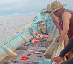 Warga Temukan Perahu Hanyut, di Dalamnya Ada Puluhan Mayat Membusuk