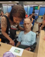 Demi Pinjaman, Wanita Ini Bawa Mayat ke Bank untuk Tanda Tangan