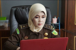 Tegas Tangani Perkara, Nggak Nyangka Kajati Mia Amiati Miliki Talenta di Dunia Tarik Suara