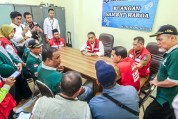 ‘Ngantor’ di Kelurahan, Wali Kota Eri Berharap Petugas Dengarkan Keluh Kesah Warga 