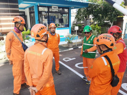 PLN UIT JBM Periksa Kondisi Keseluruhan Peralatan Cable Head Gilimanuk