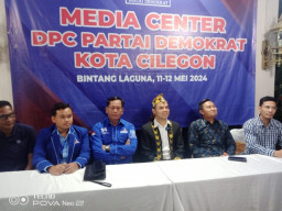 Dede Rohana Putra Serahkan Formulir Pendaftaran Calon Walikota Cilegon