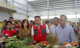 Pantau Stabilitas Pangan Jelang Hari Raya Waisak, Pj Wali Kota Malang Sidak Pasar dan Supermarket