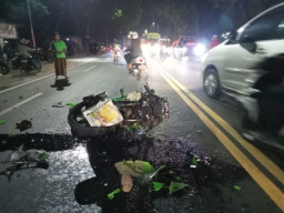 Pengendara Motor Ninja Tewas di lokasi Setelah Tabrakan Dengan Mobil Kepala Desa di Balongbendo