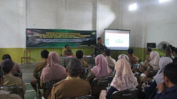 Anggota Satgas TMMD ke-120 Kodim 1002 Tanah Bumbu Beri Sosialisasi ke Dua Desa