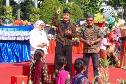 Jadi Simbol Kebersamaan Warga Surabaya, Festival Rujak Uleg 2024 Sukses Digelar di Balai Kota