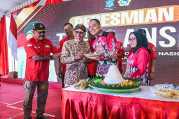 Wali Kota Eri Resmikan Tugu Lansia di Balongsari Surabaya, Sebagai Bentuk Penghormatan