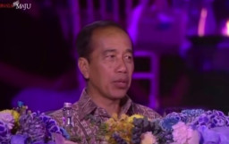 Jokowi Nyanyi, Puan dan Para Menteri Joget