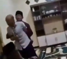 Rumahnya Dipakai Lahan Parkir, Pria Ini Bacok Tetangga Sendiri