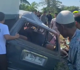 Lewati Perlintasan tanpa Palang, Kijang GX Ditabrak KA, 4 Orang Tewas