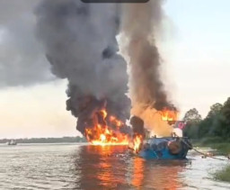 Dua Kapal Terbakar di Barito Selatan, 10 orang Masih Hilang