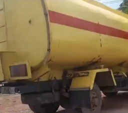 Boncengan Berempat Ditabrak Truk, Pasutri Tewas dan Dua Anaknya Kritis