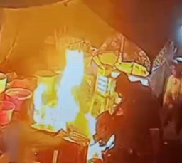 Motor Tabrak Kompor Gorengan di Kotagede, Bapak-Balita Tersiram Minyak Panas