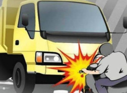 Naik Motor Ditabrak Truk, Ibu dan Anak Tewas, Ayah Selamat