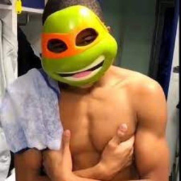 Kylian Mbappe Pakai Topeng Kura-Kura Ninja