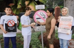 RGTC FKM Unair Gelar Aksi “Tukar Rokok Dengan Susu” Ingatkan Bahaya Rokok