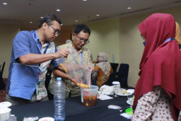 PLN UIT JBM Gencarkan Kemudahan Akses Aplikasi PLN Mobile pada Mitra Binaan PLN Peduli