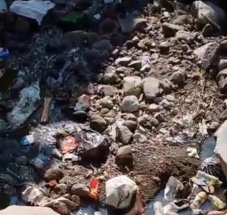 Mayat Ditemukan di Tumpukan Sampah, Bikin Geger Warga