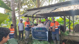 PT. Pelsart Tambang Kencana Serahkan Hewan Kurban