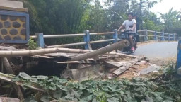 Miris! 5 Tahun Rusak, Jembatan Klumutan Madiun Tak Kunjung Diperbaiki
