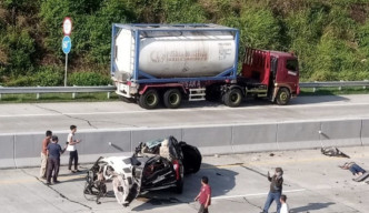 Minibus vs Truk di Jalan Tol Semarang-Batang di KM 405, 4 Tewas