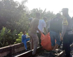 Diduga Terobos Pelintasan Kereta Api di Cirebon, Dua Pelajar Tewas