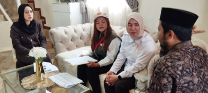 Petugas Pantarlih Disambut Ramah Pemilik Rumah saat Coklit Data Pemilih