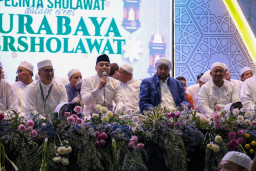 Surabaya Bersholawat bersama Habib Syech Berkumandang di Halaman Gelora Bung Tomo