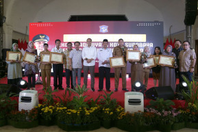 65 Sekolah di Surabaya Terima Penghargaan Adiwiyata Tingkat Kota