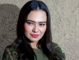 Catherine Wilson Resmi Menyandang Status Janda