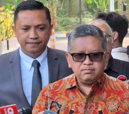 HP Tiba-Tiba Disita KPK, Hasto Melawan