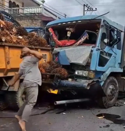 Diduga Alami Rem Blong, Truk Tangki Hantam Sejumlah Kendaraan di Siantar